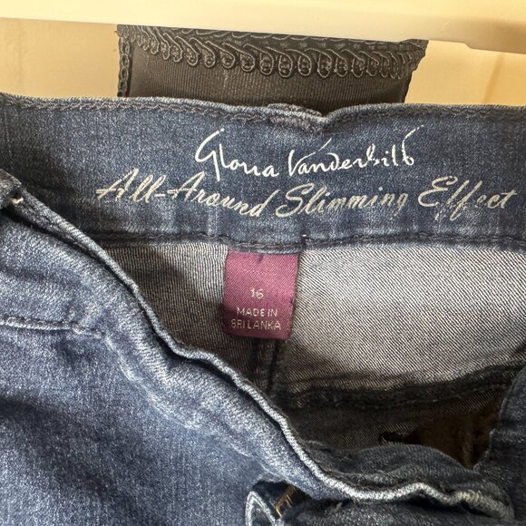 Blue Gloria Vanderbilt Long Shorts, Style Amanda, Size 16 - Picture 4 of 9